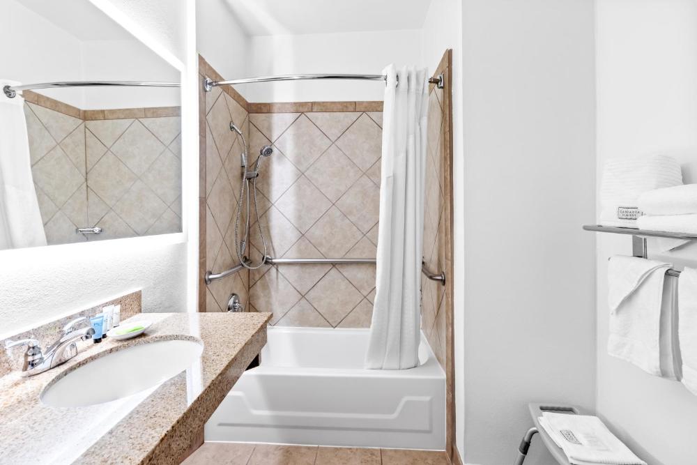 Queen Room - Disability Access interior